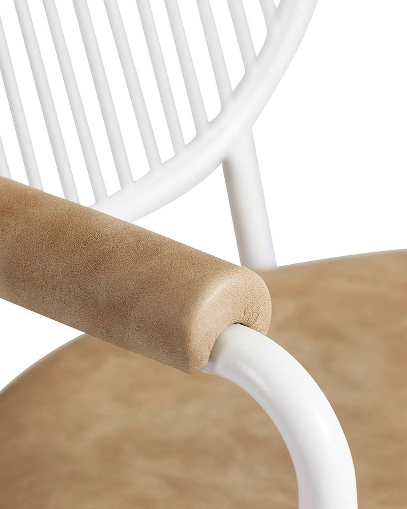 Serena - Biało-koniakowy krzesło fryzjerskie - Biała podstawa gwiazdowa