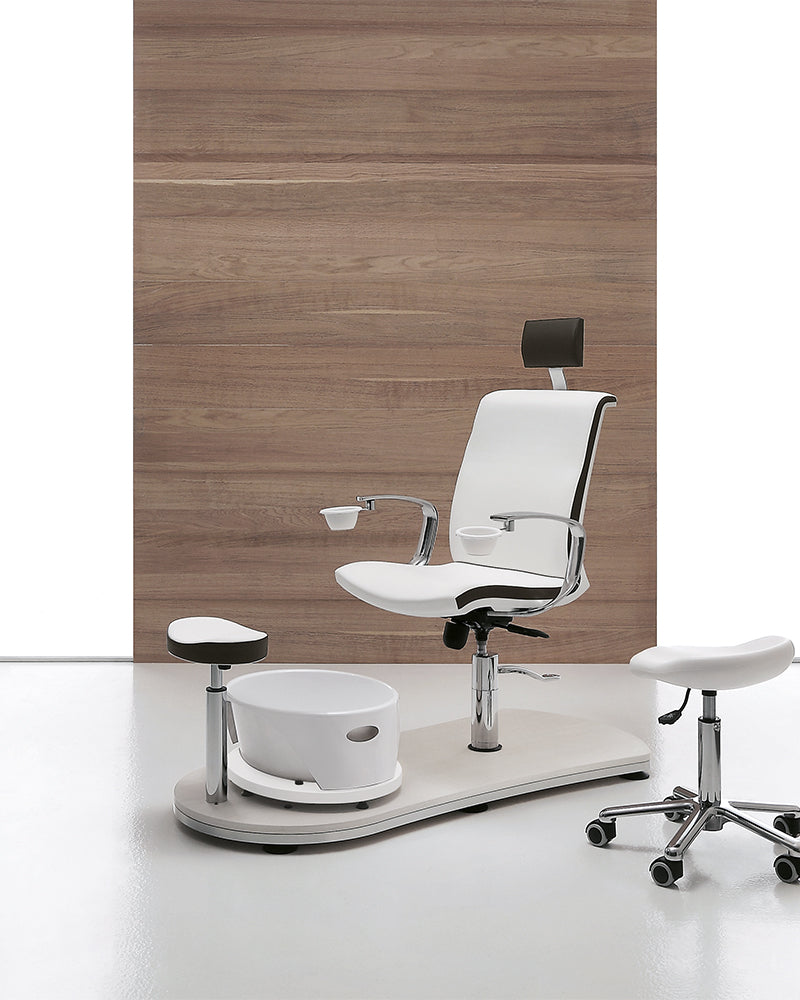 Mini Island - Biało-brązowy fotel do pedicure - Podstawa w białym wzorze dębowym