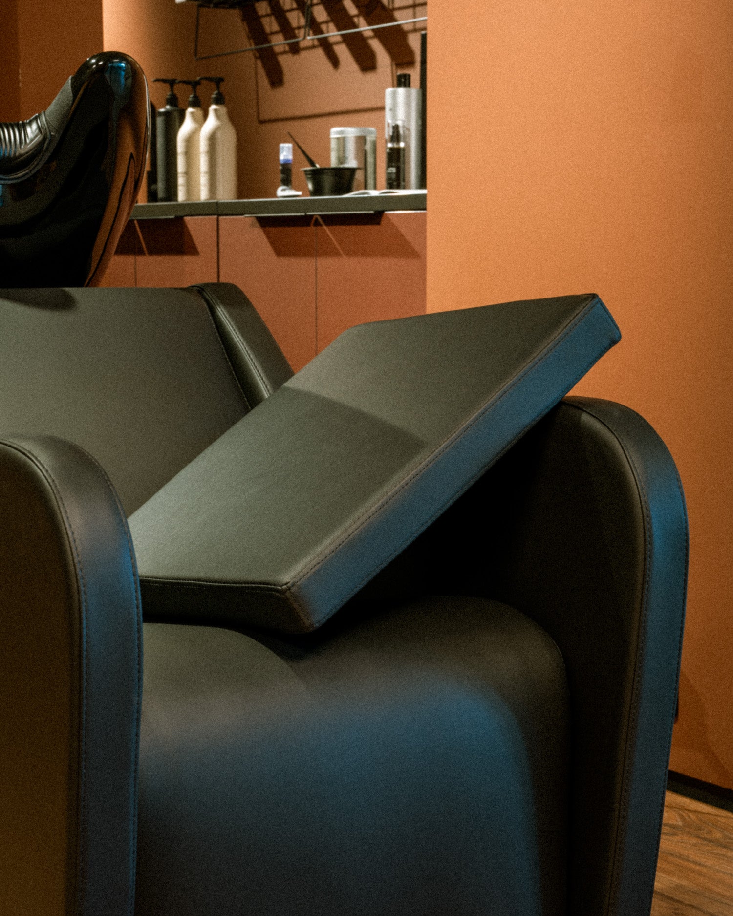 Clyde - Czarna poduszka seniora