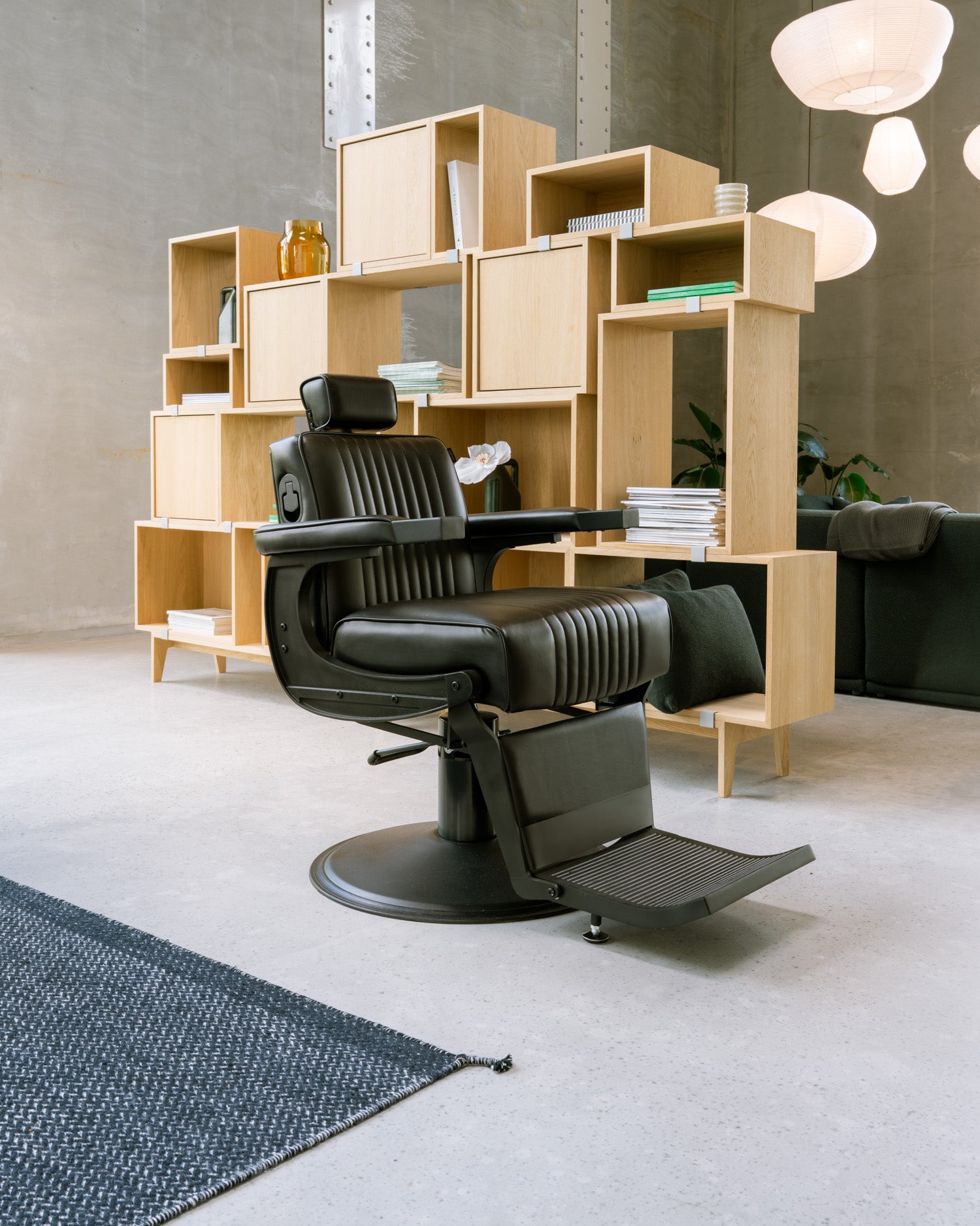 Bat man - Black Barber chair - Matte black frame