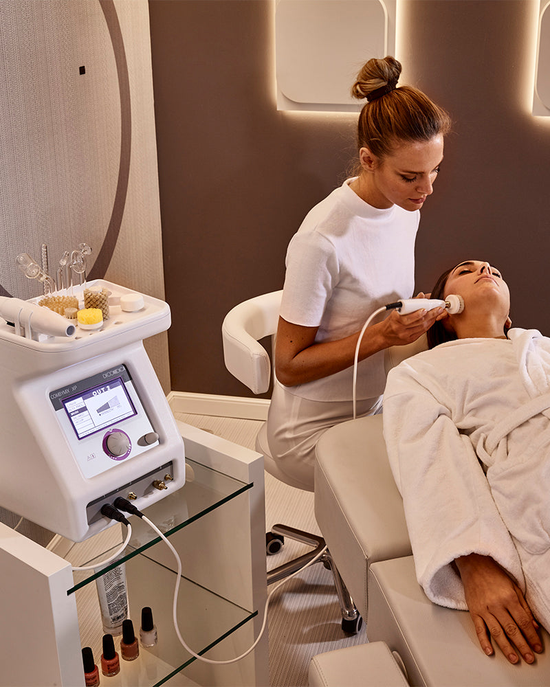 Super Comby 4 - Skincare device with multiple functions