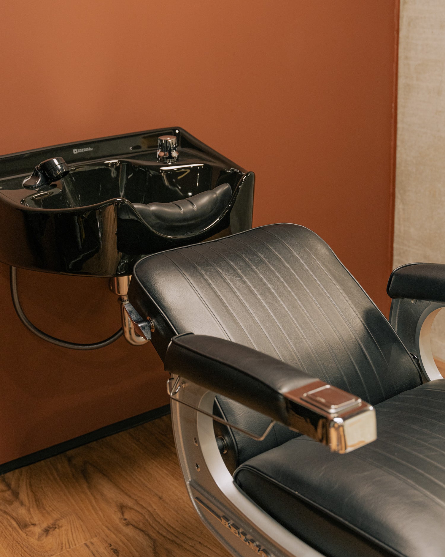 Majolica - Czarna umywalka barberska