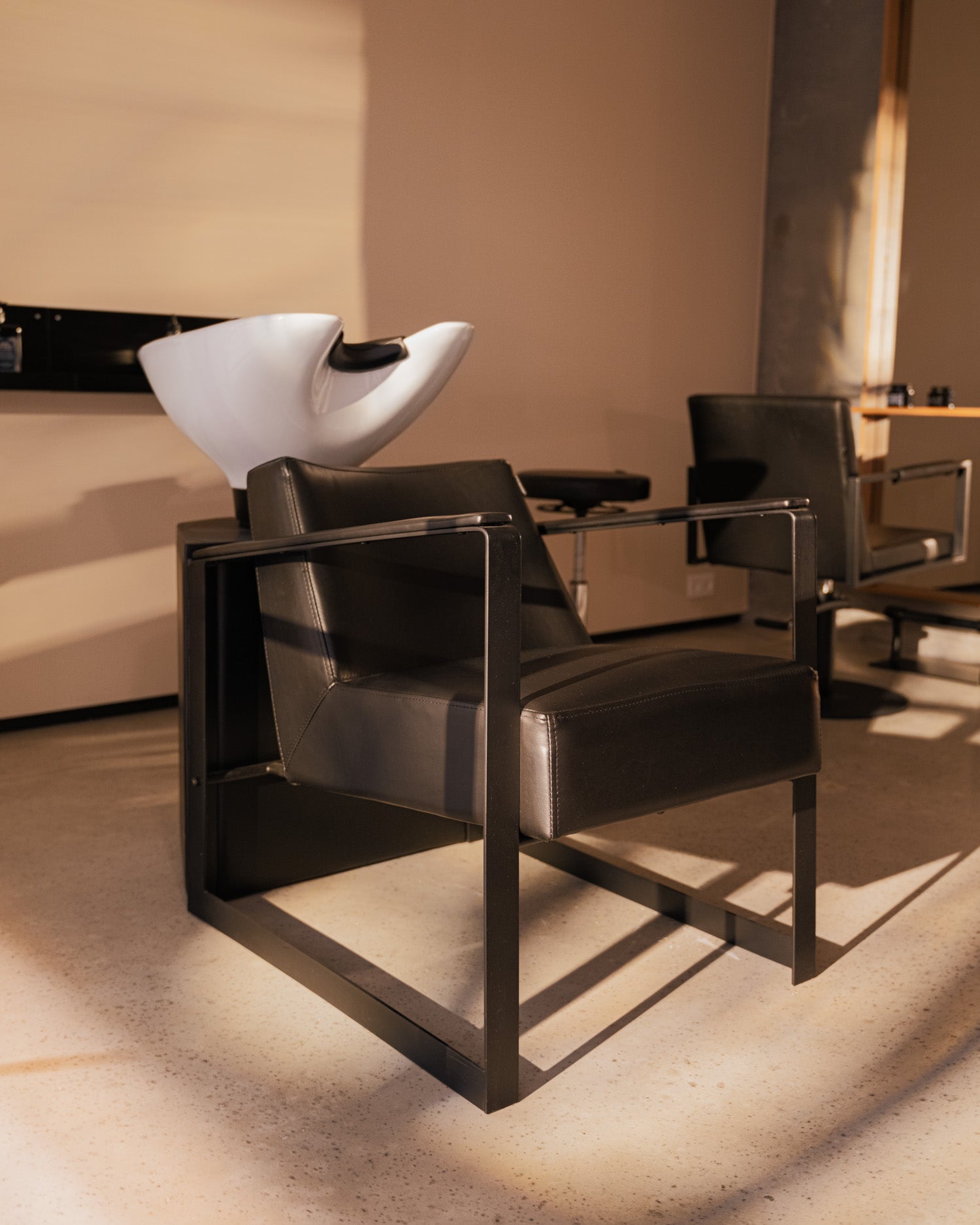 Lambert - Czarny myjnia fryzjerska - Biała misa