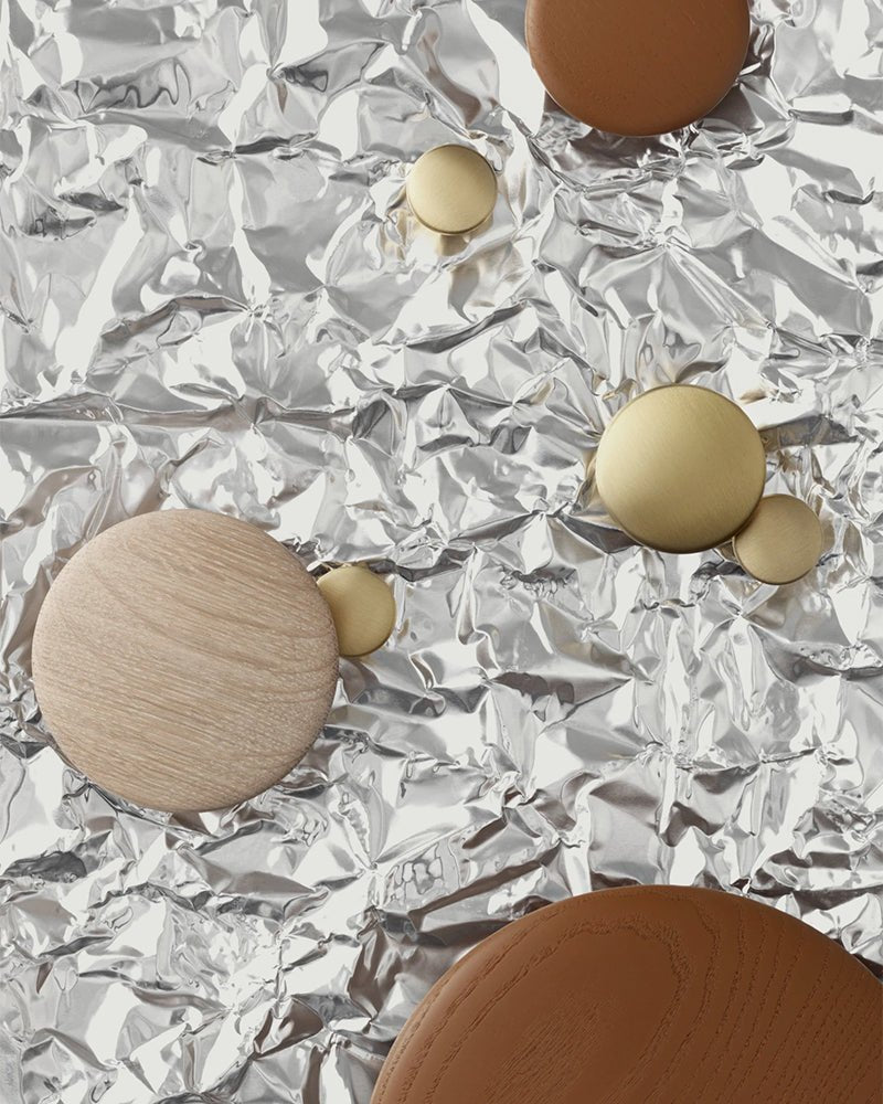 Dots - Wieszak z dębu - ø13