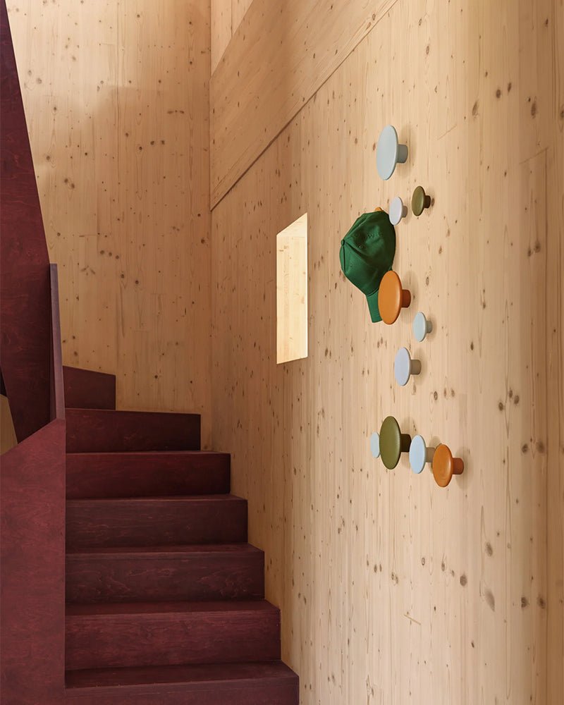 Dots - Wieszak z pomarańczowego dębu - ø17