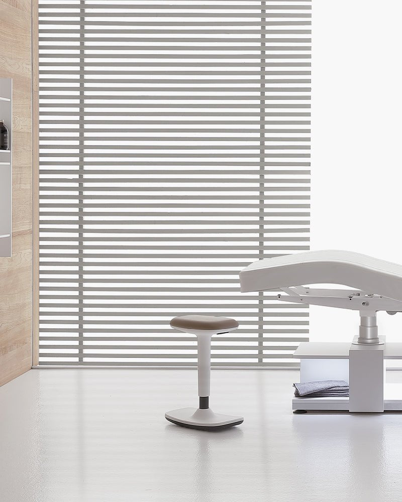 Flex - Czarny fotel zabiegowy - Dobra ergonomia