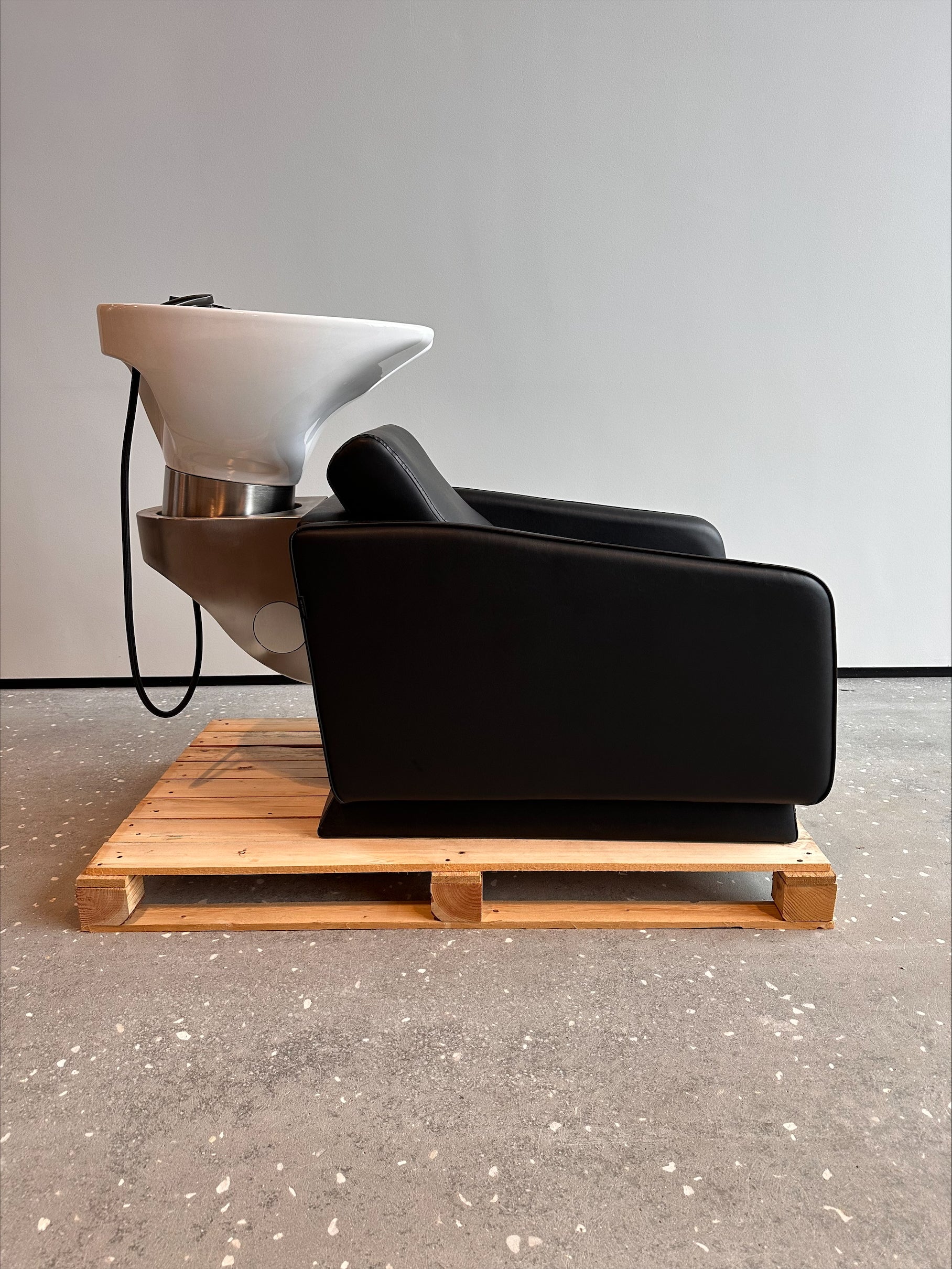 Zippy - Czarny myjnia fryzjerska - Biała misa MODEL DEMO